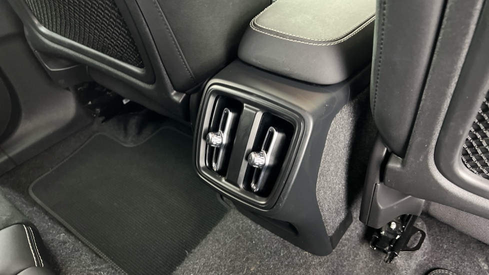 Used Volvo XC40 2024 for sale - 76519321: Photo 39