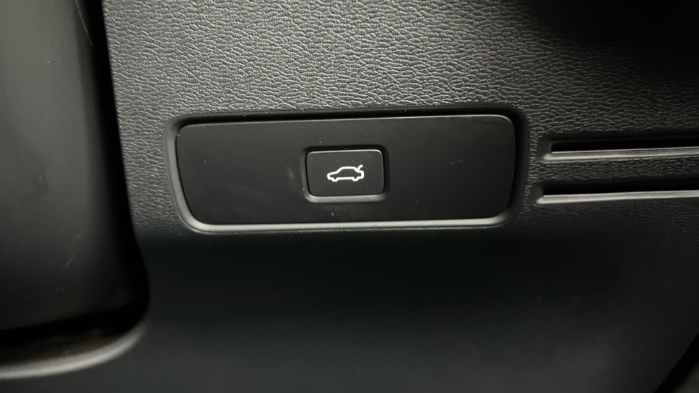 Used Volvo XC40 2024 for sale - 76519321: Photo 52