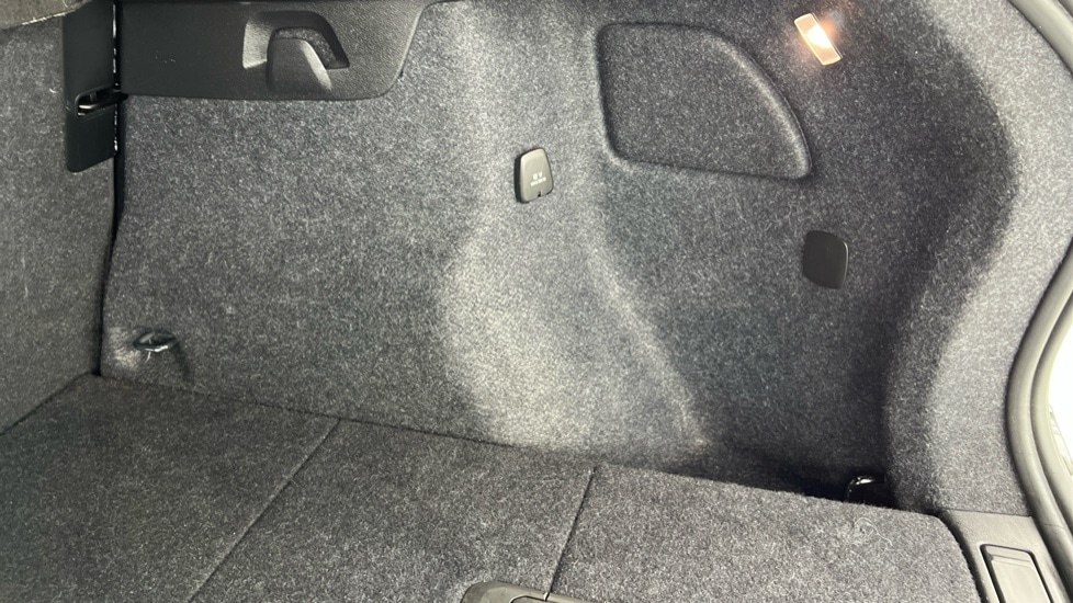 Used Volvo XC40 2024 for sale - 76519321: Photo 55