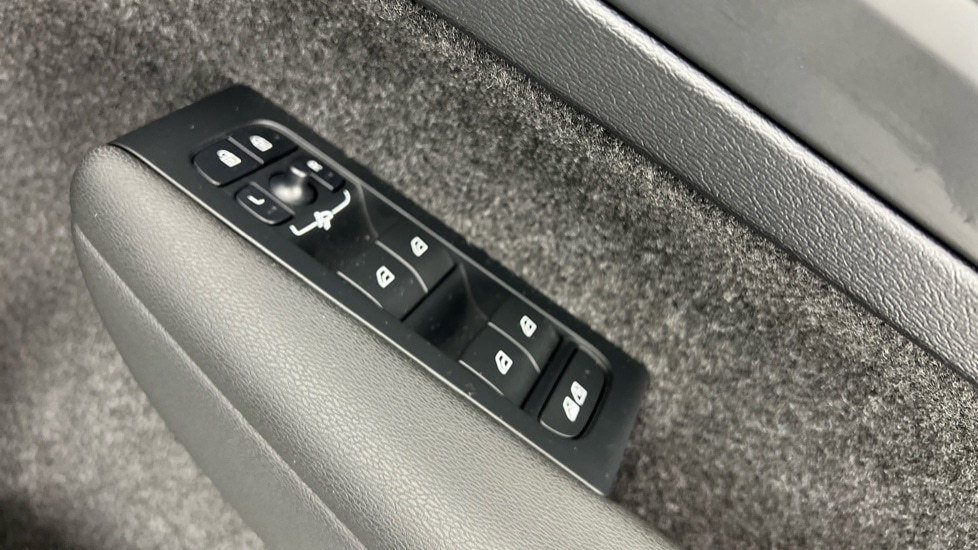 Used Volvo XC40 2024 for sale - 76098001: Photo 24