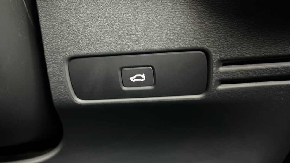 Used Volvo XC40 2024 for sale - 75775955: Photo 46