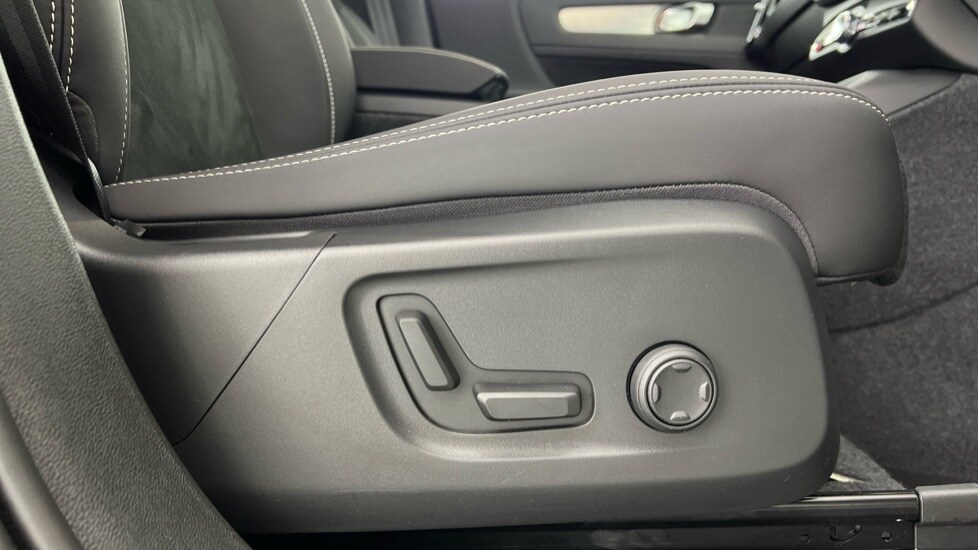 Used Volvo XC40 2025 for sale - 76452081: Photo 17