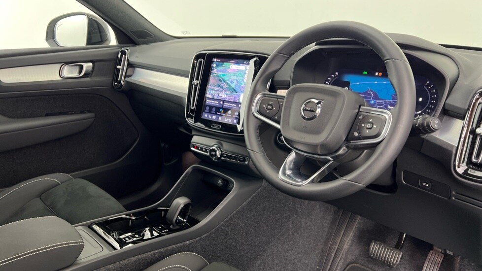 Used Volvo XC40 2025 for sale - 76452081: Photo 4