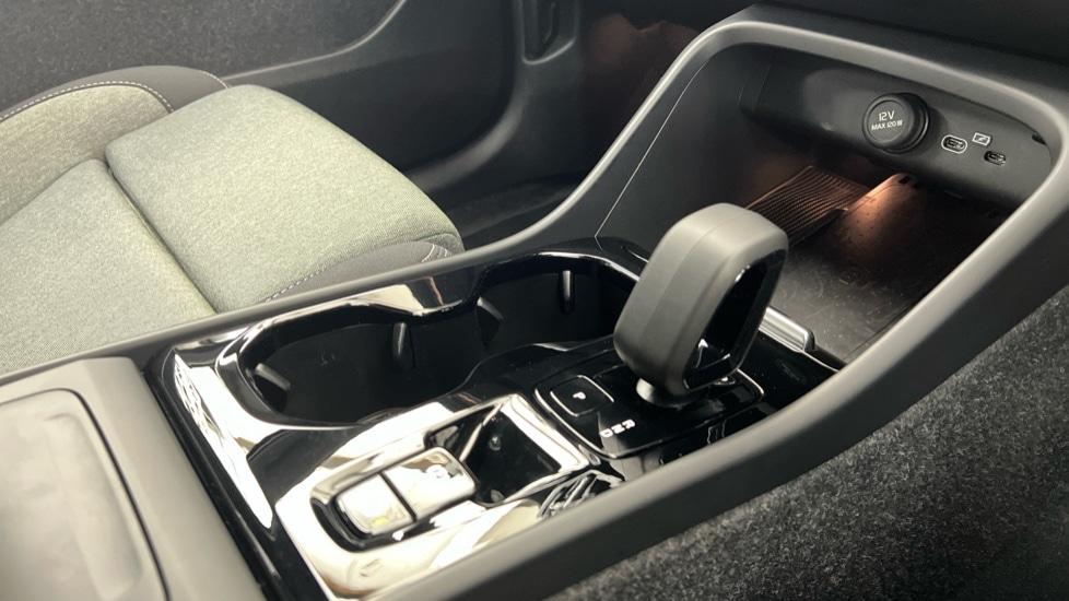 Used Volvo XC40 2025 for sale - 76615344: Photo 17