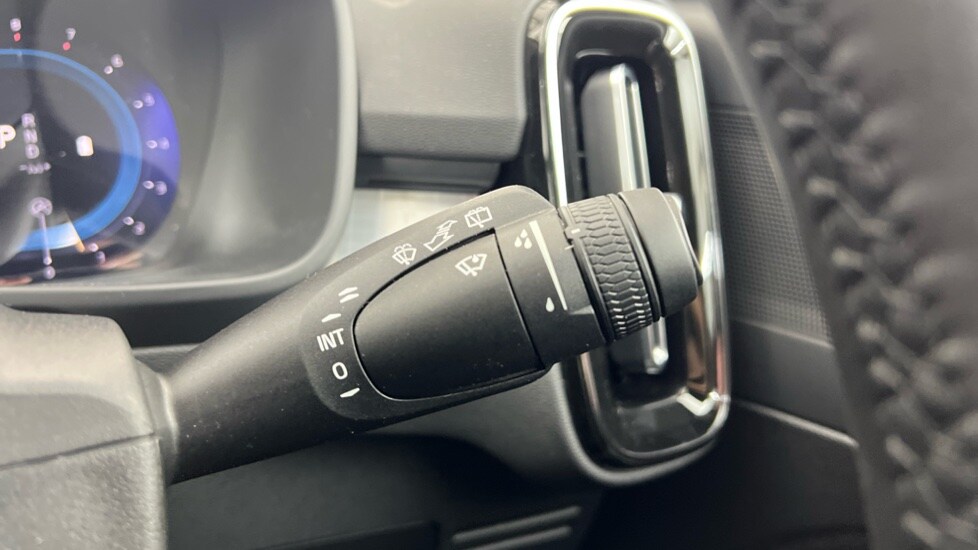 Used Volvo XC40 2025 for sale - 76615344: Photo 23