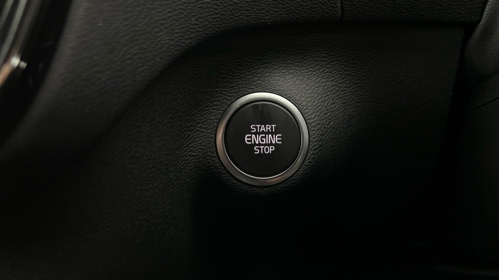 Used Volvo XC40 2025 for sale - 76615344: Photo 25