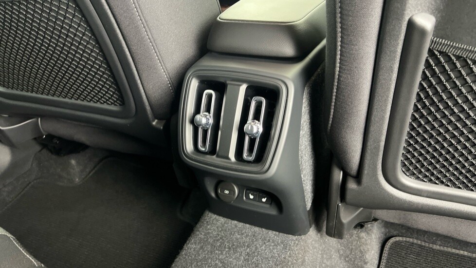 Used Volvo XC40 2025 for sale - 76615344: Photo 33