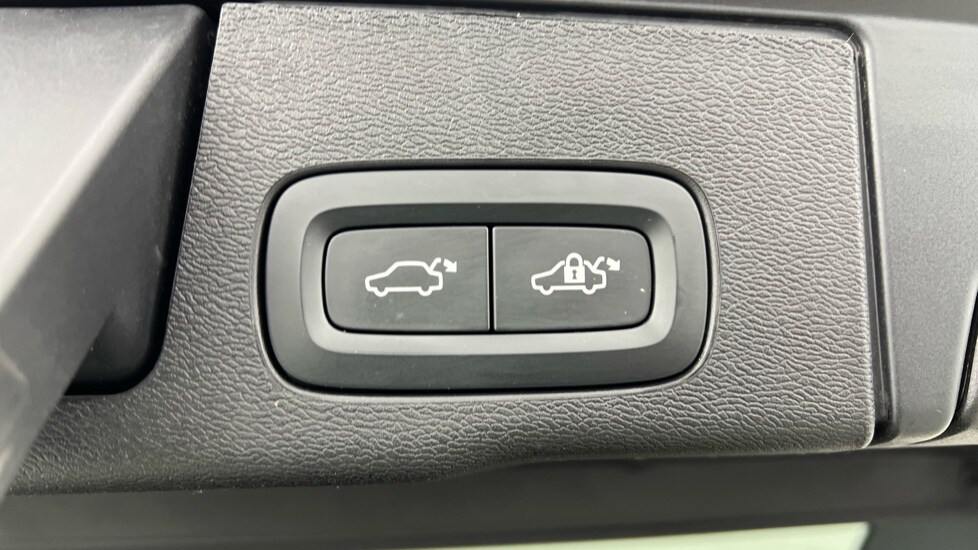 Used Volvo XC60 2025 for sale - 77971809: Photo 35