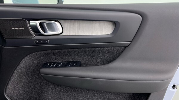 Used Volvo XC40 2024 for sale - 75776048: Photo 29