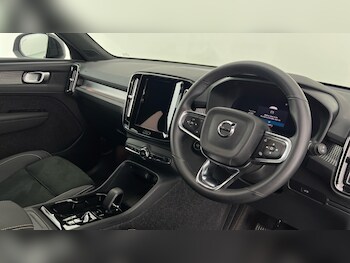 Used Volvo XC40 2025 for sale - 77235532: Photo