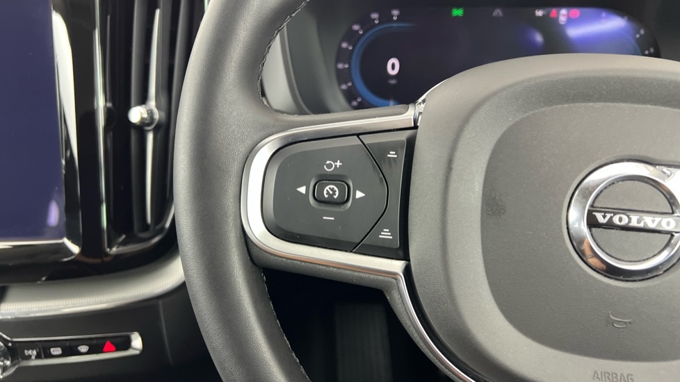 Used Volvo XC60 2023 for sale - 76442046: Photo 21