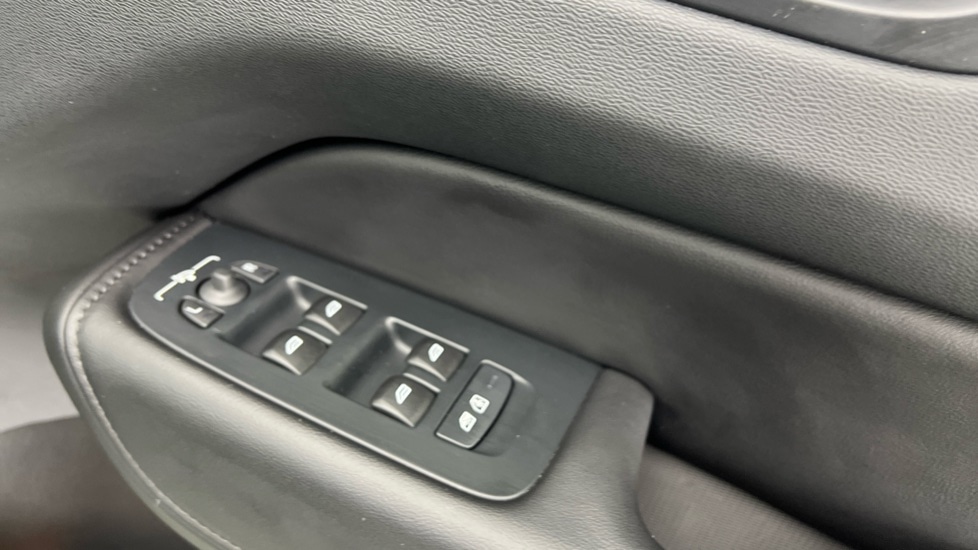 Used Volvo XC60 2023 for sale - 76442046: Photo 24