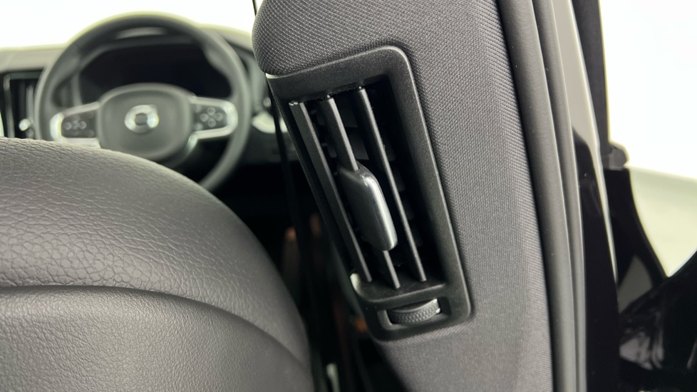 Used Volvo XC60 2023 for sale - 76442046: Photo 38