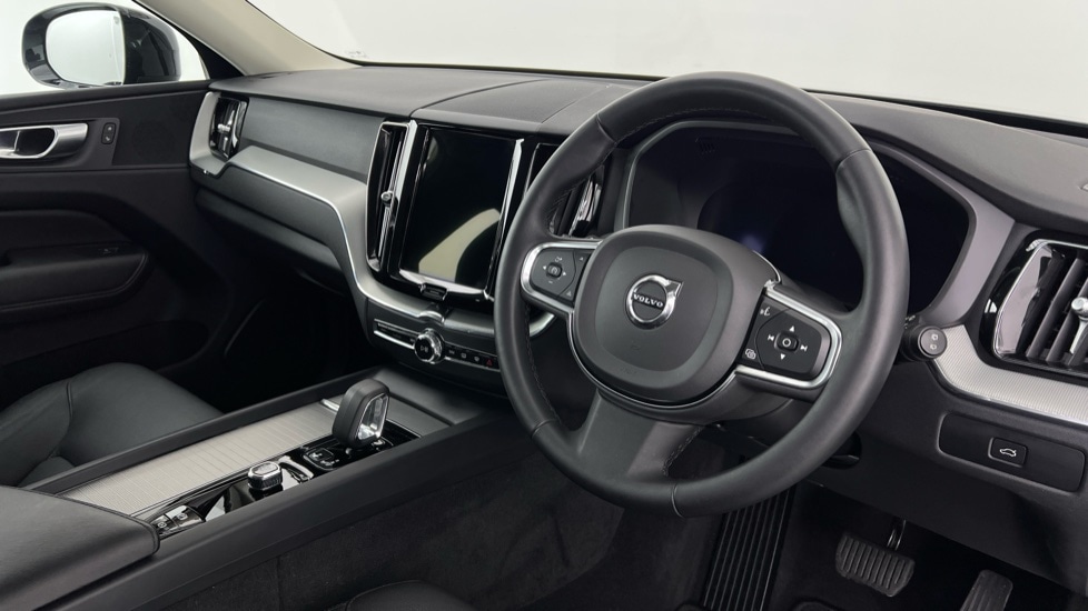 Used Volvo XC60 2023 for sale - 76442046: Photo 4