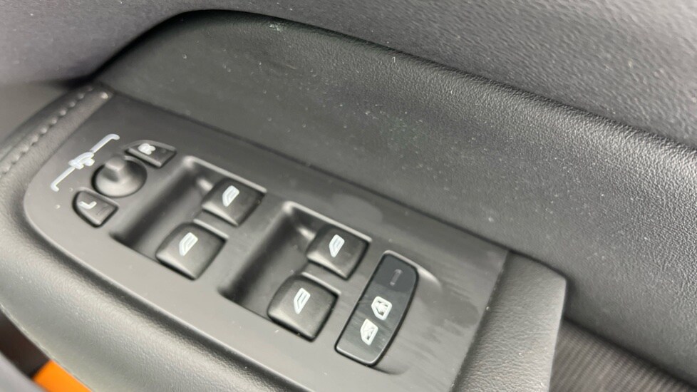 Used Volvo XC60 2023 for sale - 78128948: Photo 24