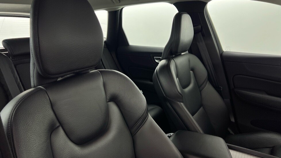 Used Volvo XC60 2023 for sale - 78128948: Photo 31