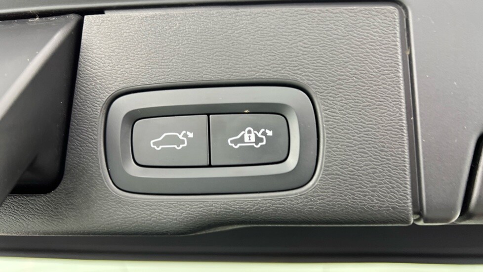 Used Volvo XC60 2023 for sale - 78128948: Photo 35