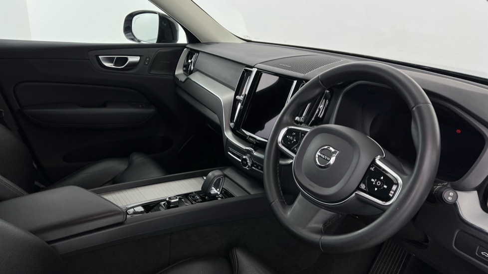 Used Volvo XC60 2023 for sale - 78128948: Photo 4