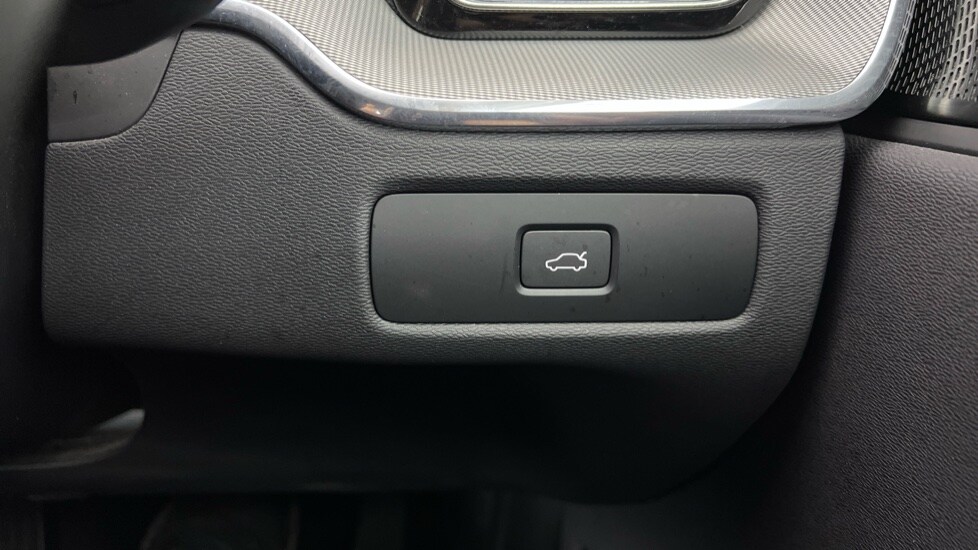 Used Volvo XC60 2023 for sale - 78128948: Photo 51