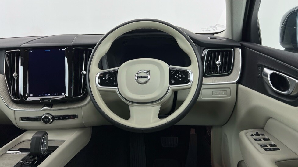 Used Volvo XC60 2023 for sale - 77673833: Photo 10