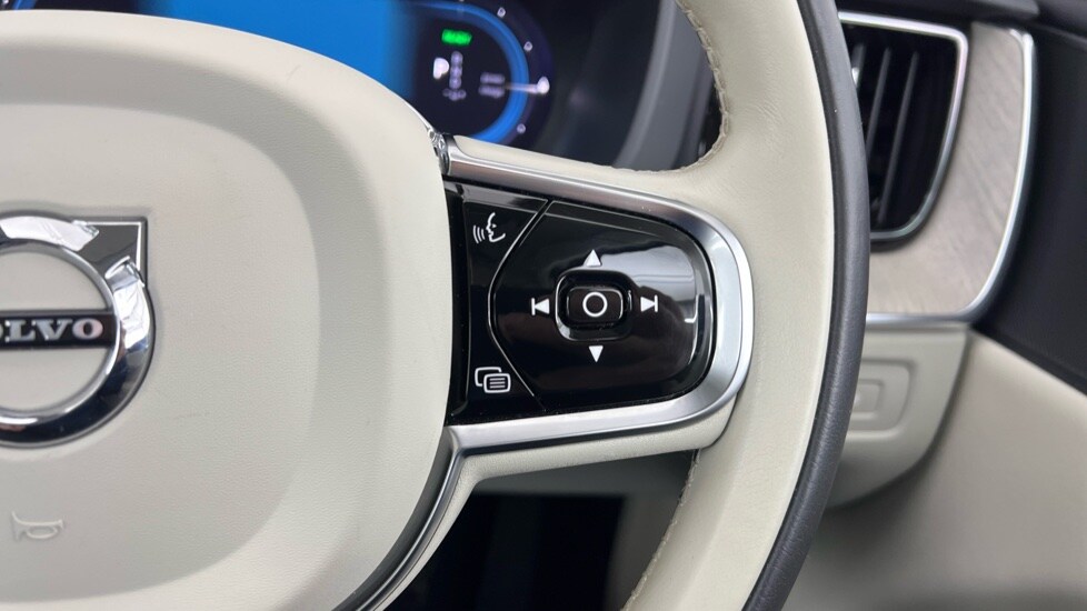 Used Volvo XC60 2023 for sale - 77673833: Photo 22