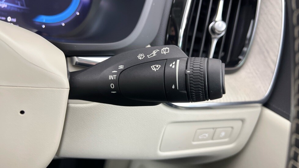 Used Volvo XC60 2023 for sale - 77673833: Photo 23