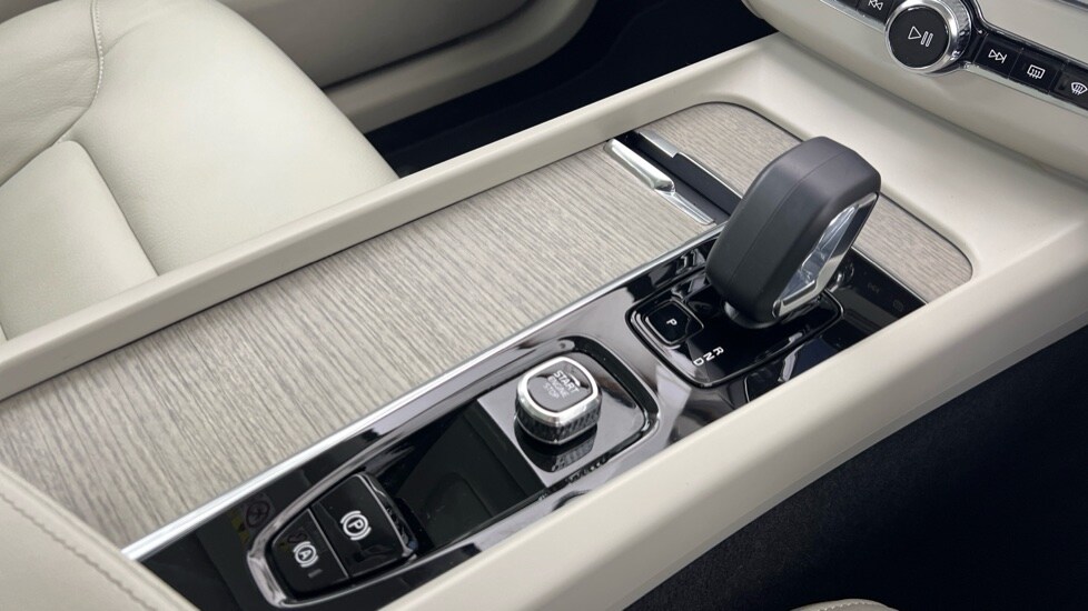 Used Volvo XC60 2023 for sale - 77673833: Photo 25