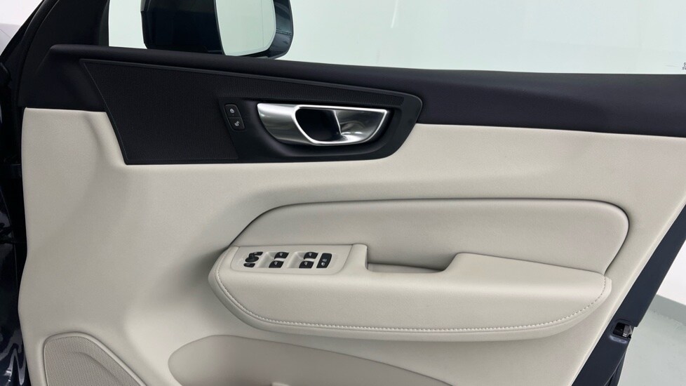 Used Volvo XC60 2023 for sale - 77673833: Photo 29