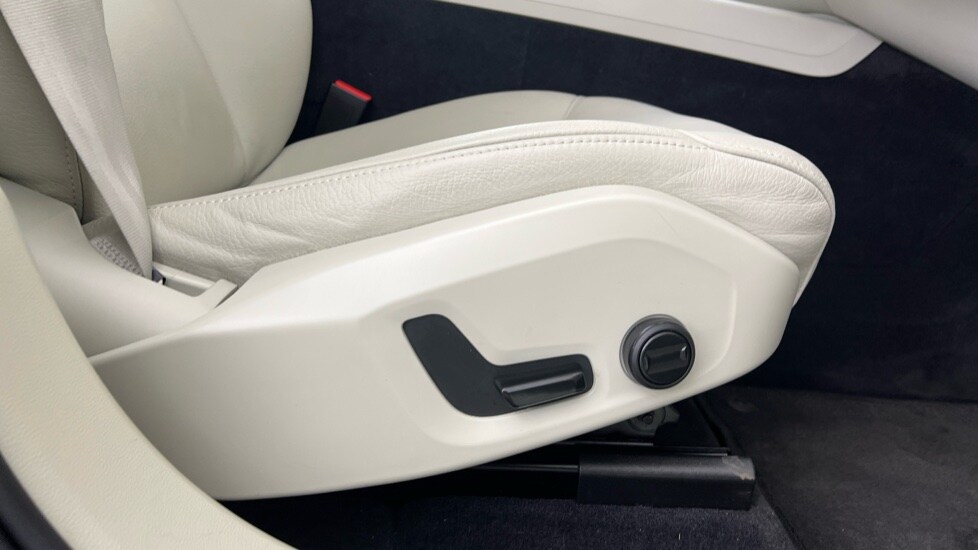 Used Volvo XC60 2023 for sale - 77673833: Photo 30