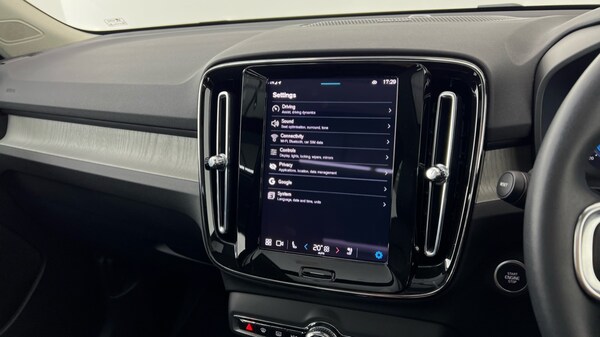 Used Volvo XC40 2024 for sale - 75775845: Photo 17