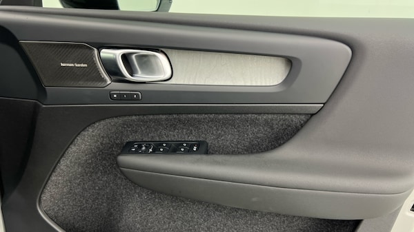 Used Volvo XC40 2024 for sale - 75775845: Photo 29