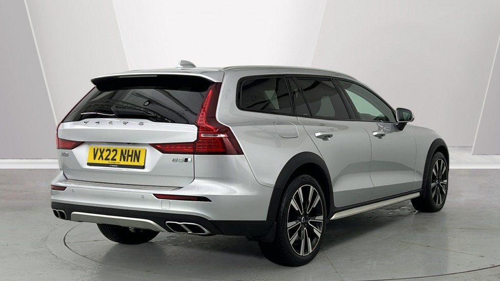 Used Volvo V60 2022 for sale - 77193529: Photo 2