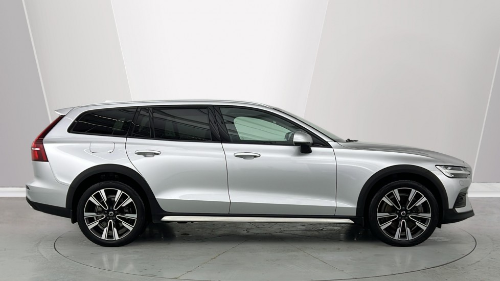 Used Volvo V60 2022 for sale - 77193529: Photo 3