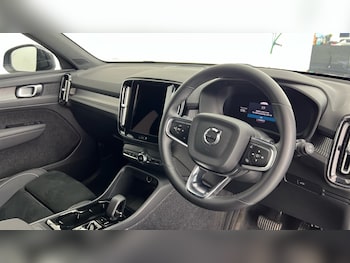 Used Volvo XC40 2025 for sale - 78677992: Photo
