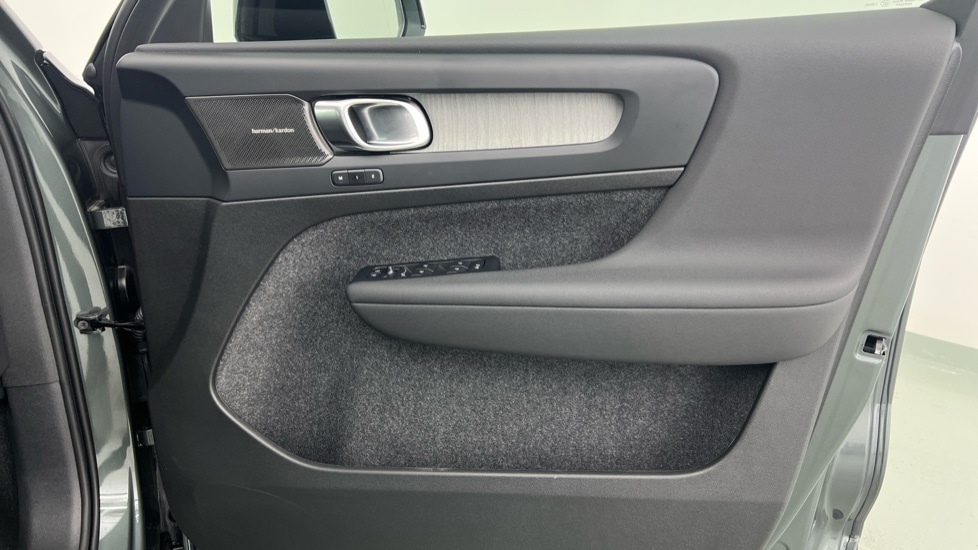 Used Volvo XC40 2025 for sale - 76834892: Photo 29