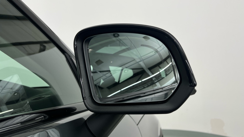 Used Volvo XC40 2025 for sale - 76834892: Photo 32