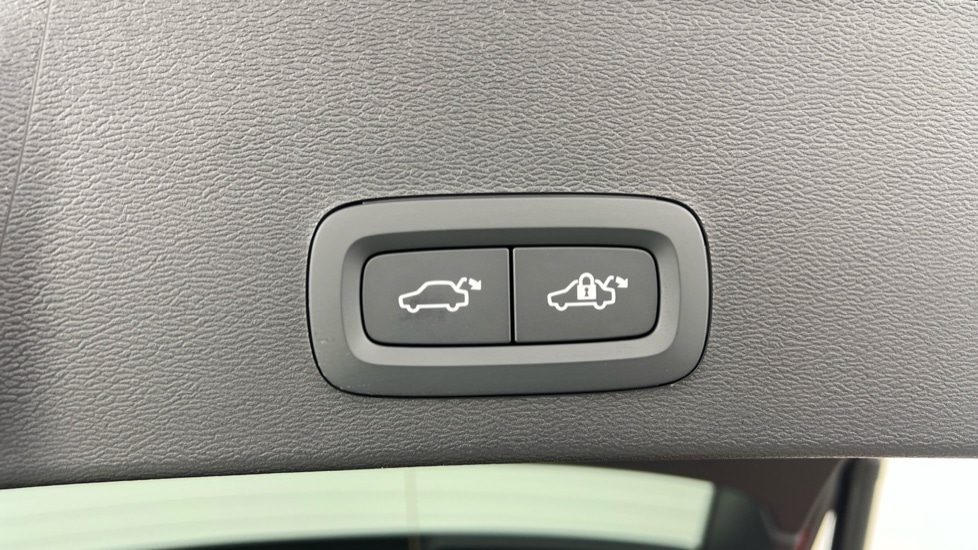 Used Volvo XC40 2025 for sale - 76834892: Photo 35