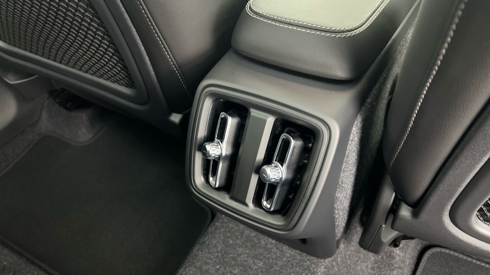 Used Volvo XC40 2025 for sale - 76834892: Photo 40