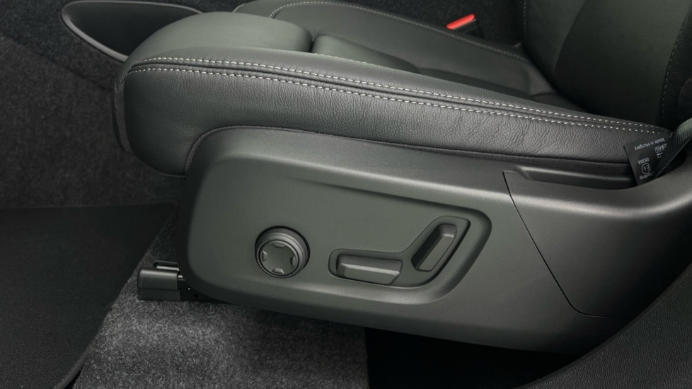 Used Volvo XC40 2025 for sale - 76834892: Photo 64