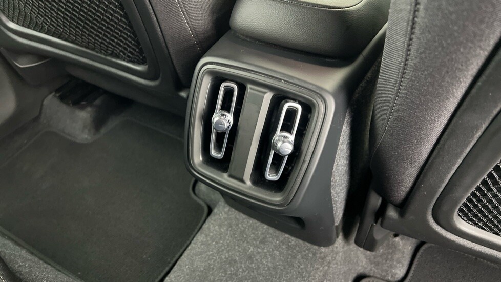 Used Volvo XC40 2023 for sale - 77397374: Photo 39