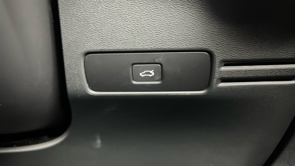 Used Volvo XC40 2025 for sale - 78008982: Photo 54