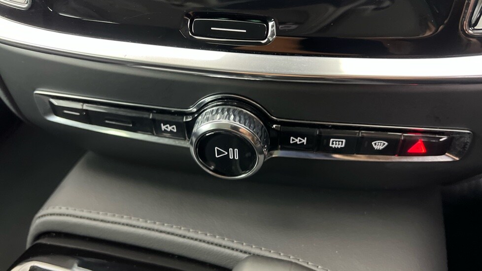 Used Volvo V60 2025 for sale - 75874277: Photo 51