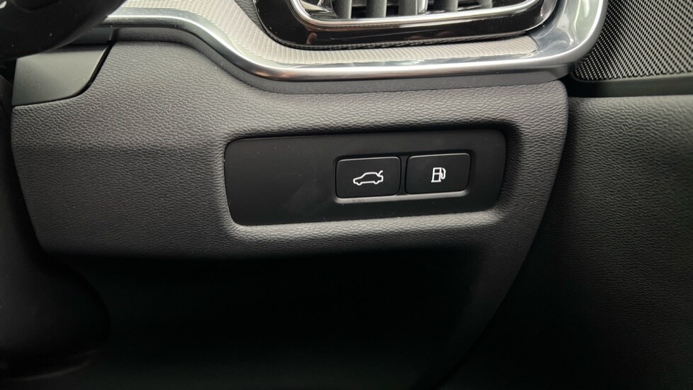 Used Volvo V60 2025 for sale - 75874277: Photo 54