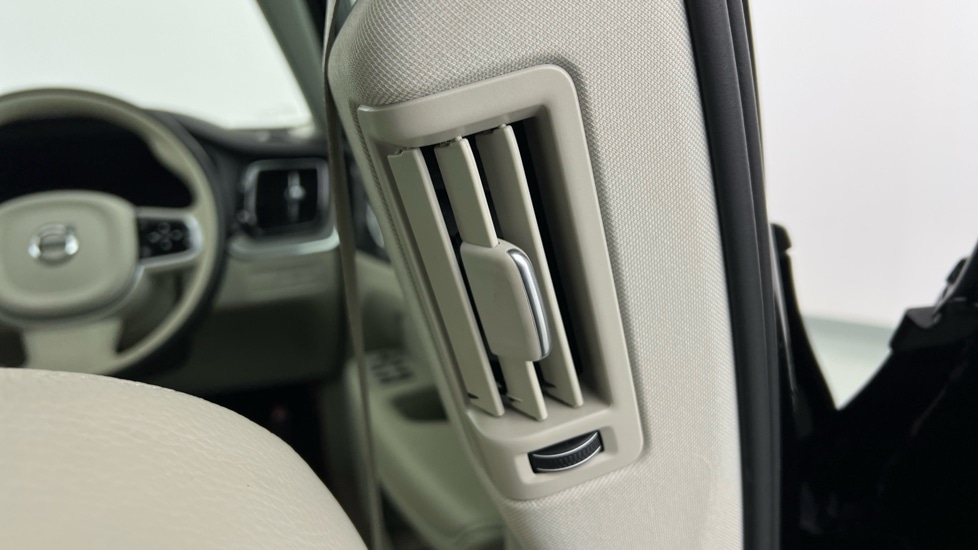 Used Volvo XC60 2025 for sale - 77560596: Photo 39