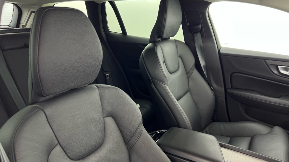 Used Volvo V60 2023 for sale - 76556837: Photo 31