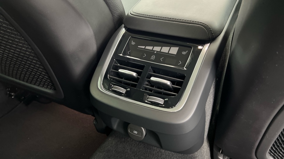 Used Volvo V60 2023 for sale - 76556837: Photo 40