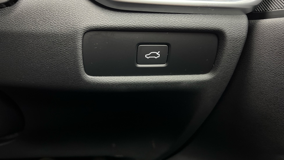 Used Volvo V60 2023 for sale - 76556837: Photo 53