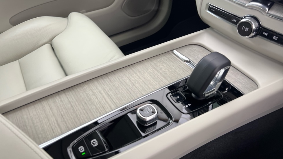 Used Volvo XC60 2023 for sale - 76523666: Photo 25