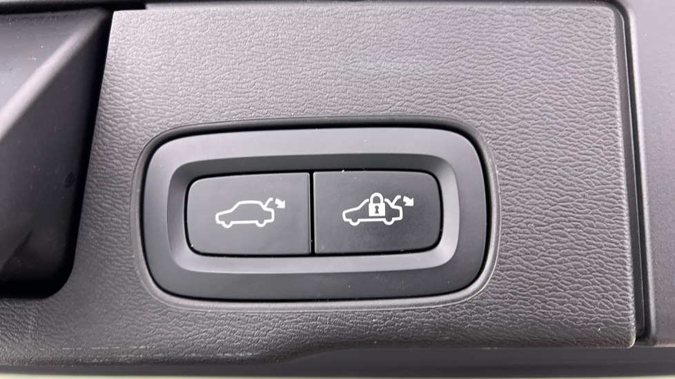 Used Volvo XC60 2023 for sale - 76523666: Photo 35