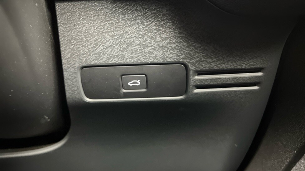 Used Volvo XC40 2024 for sale - 77710920: Photo 55